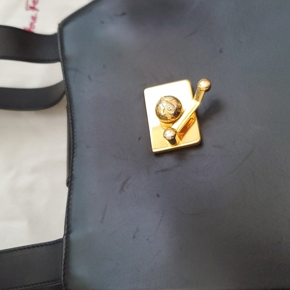 Salvatore Ferragamo DQ-21 5212 Gancini Black Bucket Leather Shoulder Bag dustbag - Picture 10 of 10